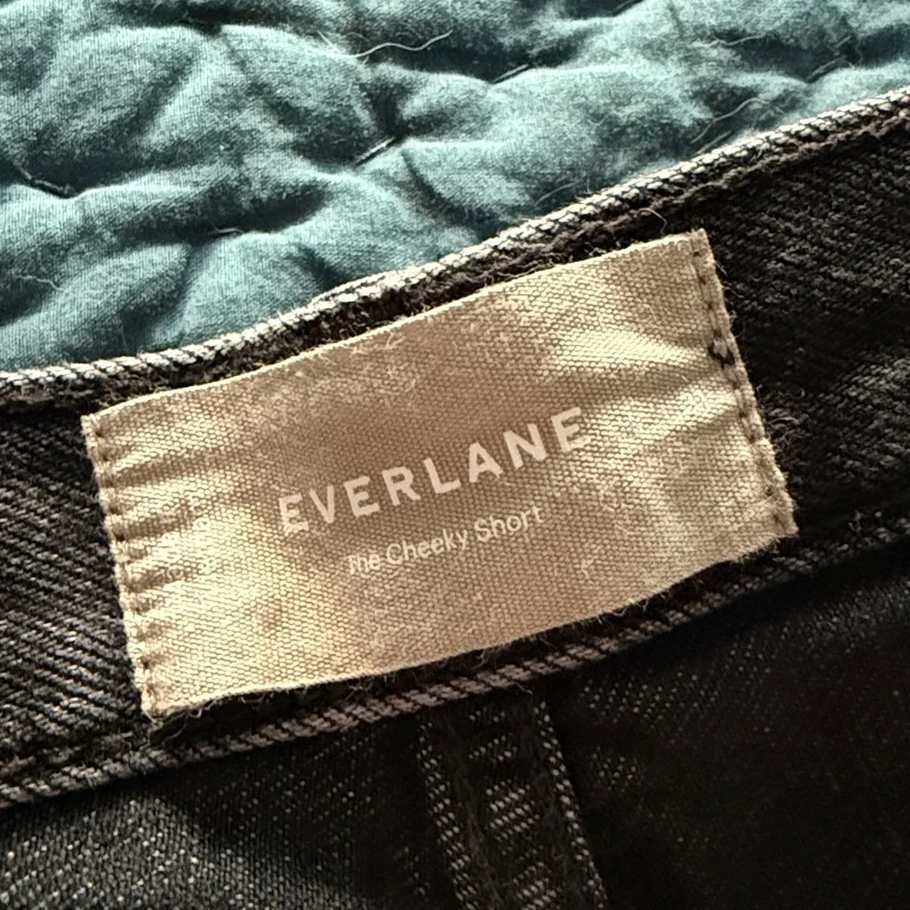 Everlane Cheeky Jean Short / Sz 31 (Vintage Black) - Picture 3 of 3
